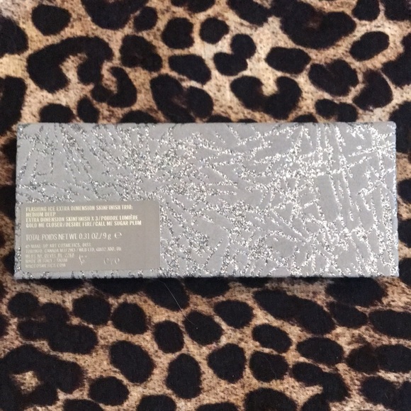 Brand New MAC Cosmetics Flashing Ice Extra Dimension Skinfinish Highlighter Trio - Picture 10 of 13